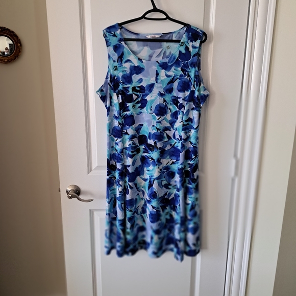 TanJay polyester dress in variegated blue print, size 18. - Picture 1 of 3